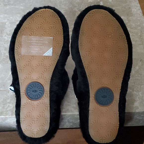 Ugg sandal - Picture 3 of 3